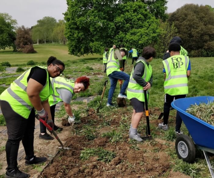 young fobp volunteers in broomfield park